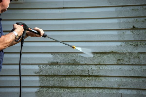 Cost of Vinyl Siding Power Washing in West Chester